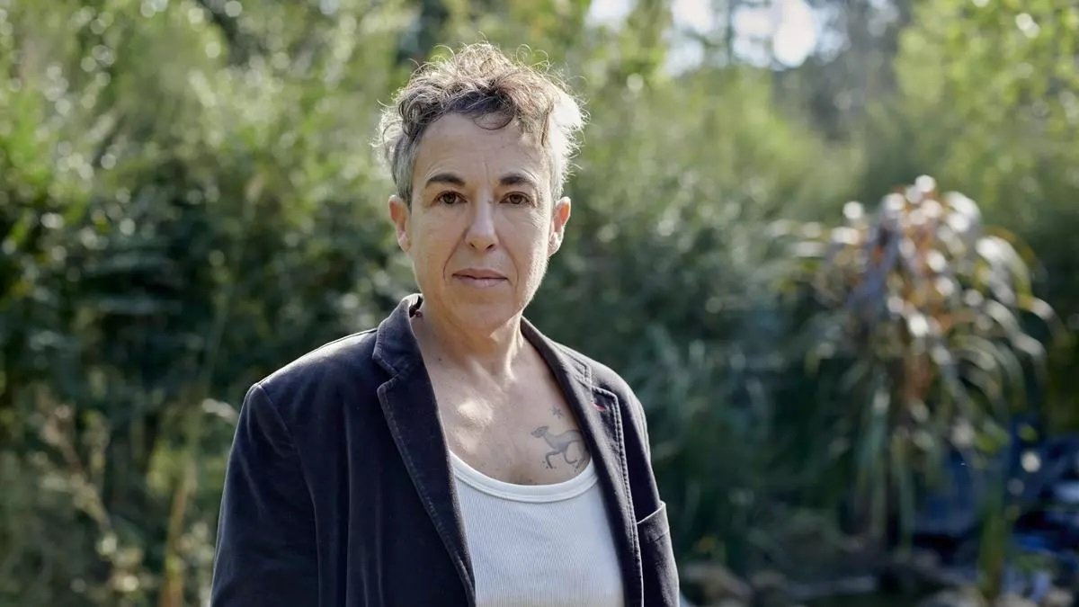 Gabriela Cabezón nació en 1968. Es escritora y periodista, tiene tres novelas.