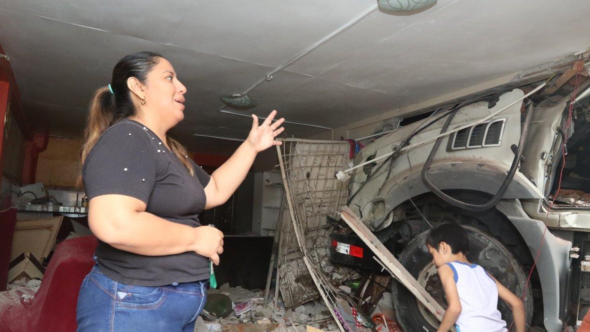 El accidente en las calles Colombia y Manuel Villavicencio destruyó parte de una casa y dejó a 7 personas heridas.