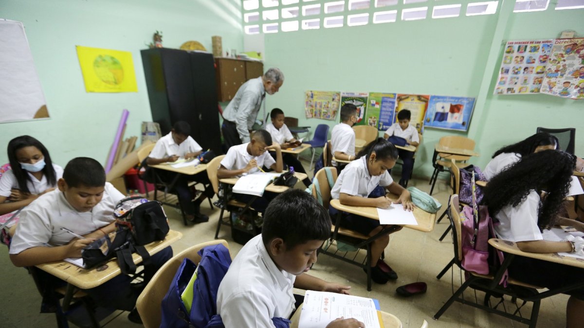 Se estima que 248.000 niños y adolescentes están fuera del sistema educativo.