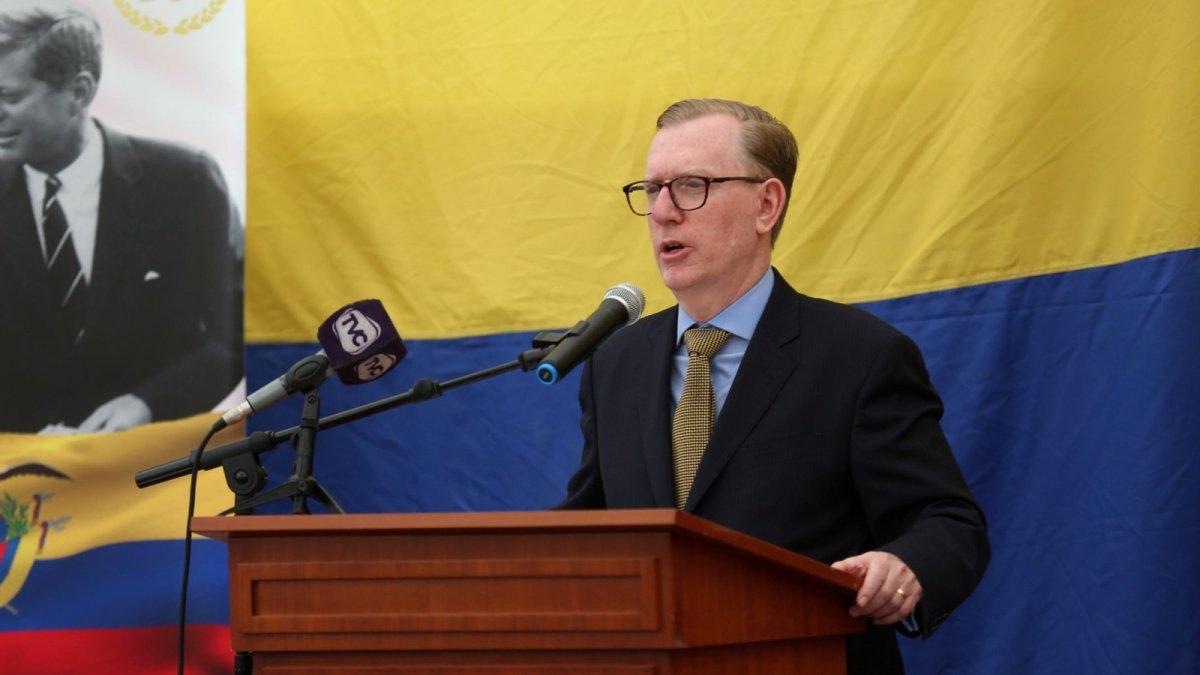 Con un video que incluía imágenes de la colaboración de EE.UU. a Ecuador, en temas de seguridad, Fitzpatrick se despidió del país.