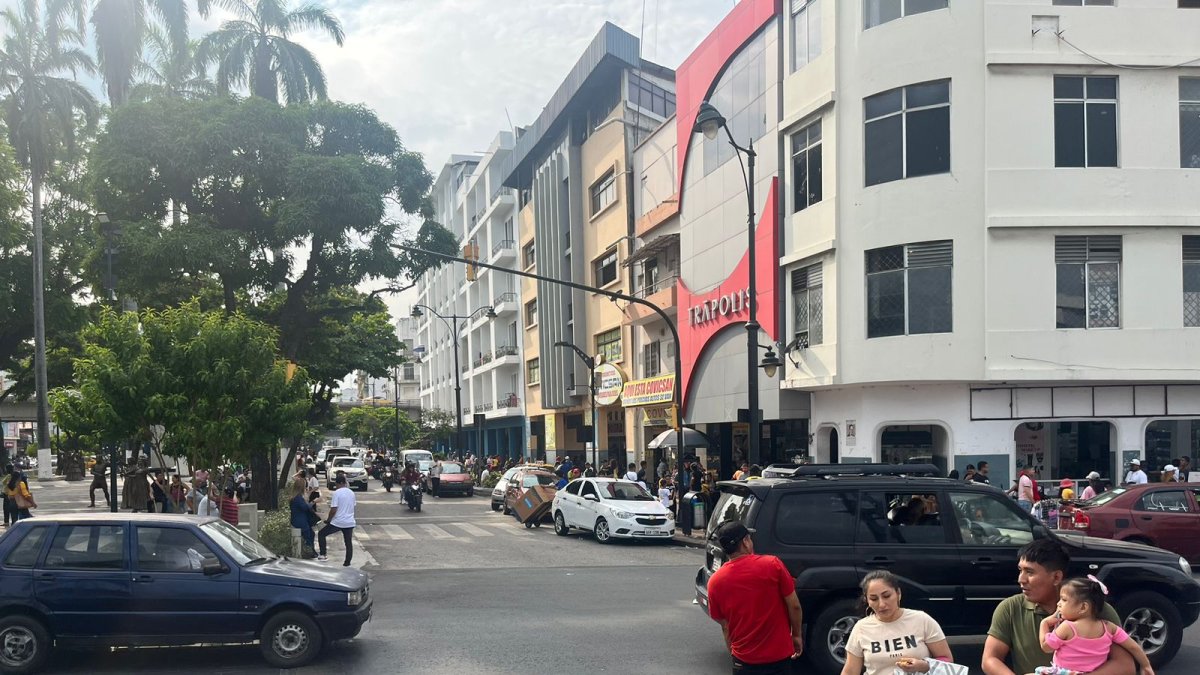 Las familias salieron en búsqueda del regalo para papá