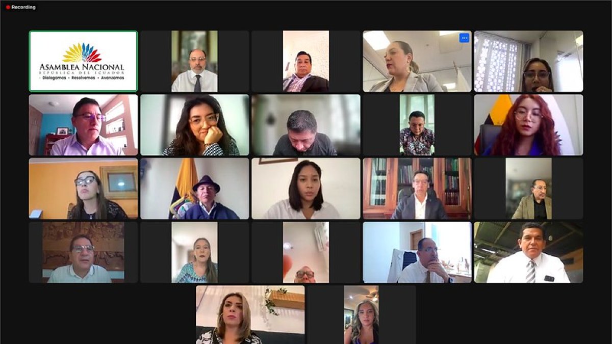 Kronfle dijo que no se podía leer el oficio de la jueza porque es reservado. No hubo un solo asambleísta que reaccionara.