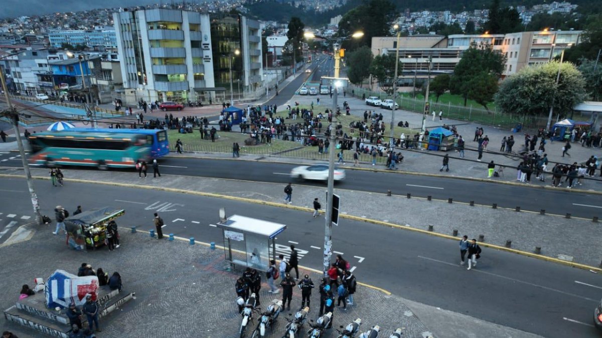 Cientos de libadores fueron retirados en el sector de la Universidad Central.