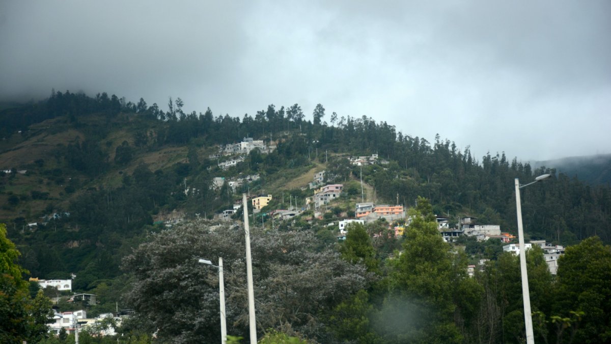 Una de las preocupaciones es el crecimiento urbano sin regulación. Hay edificaciones que se levantan en sitios de riesgo y en zonas protegidas como el Ilaló.
