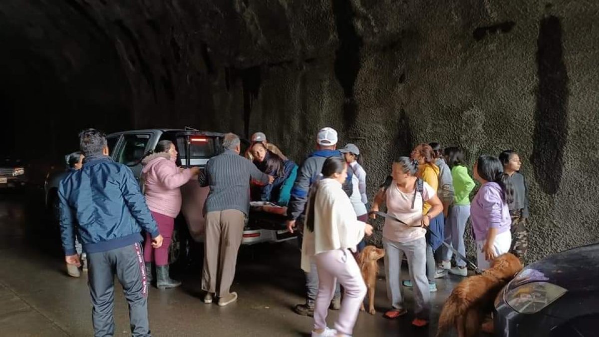 Algunos turistas, como Jessica y su familia no pudieron retornar a Puyo.