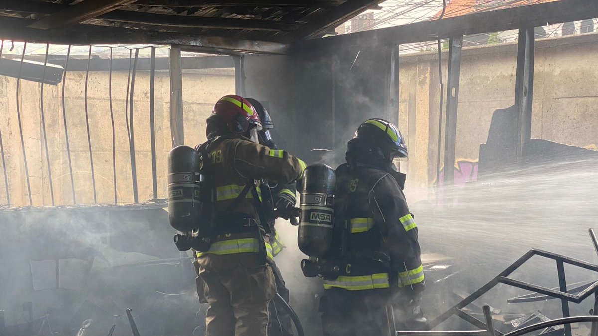 18 efectivos del Cuerpo de Bomberos Quito atendieron la emergencia.