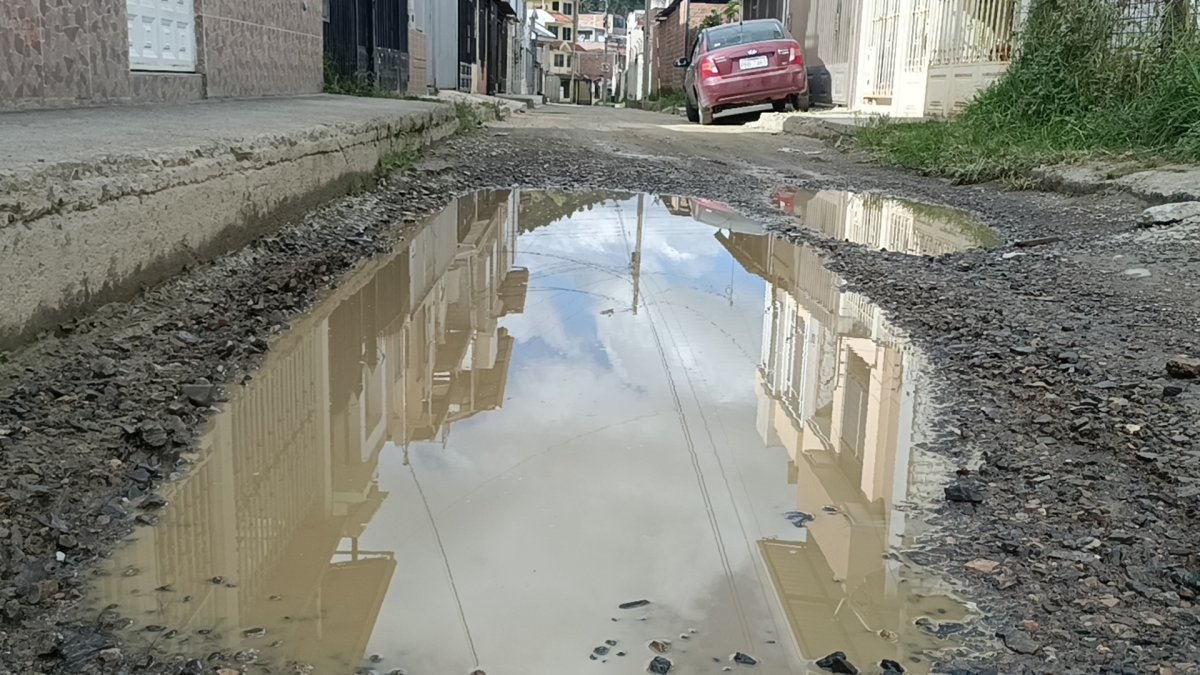 Vecindario. Este es el estado de la mayoría de calles en El Rosal.