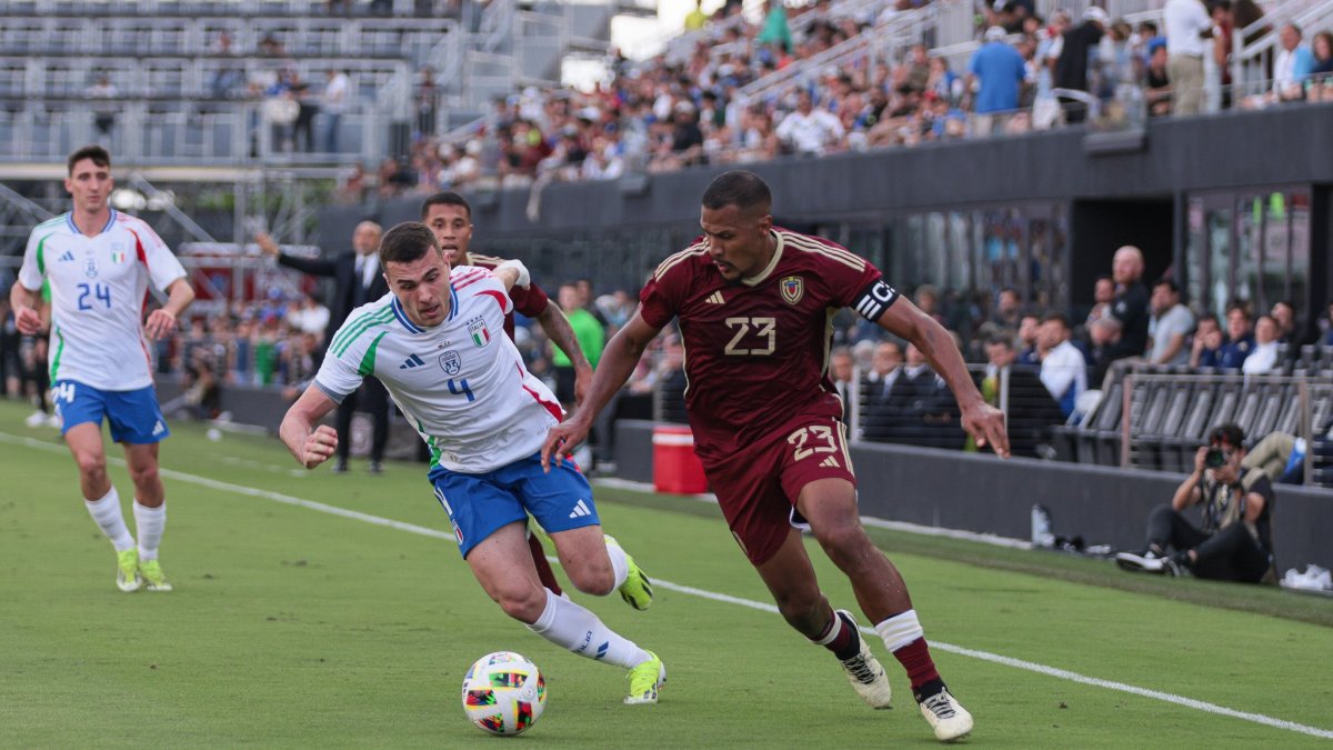 Salomón Rondón en uno de los últimos partidos amistosos llaneros.