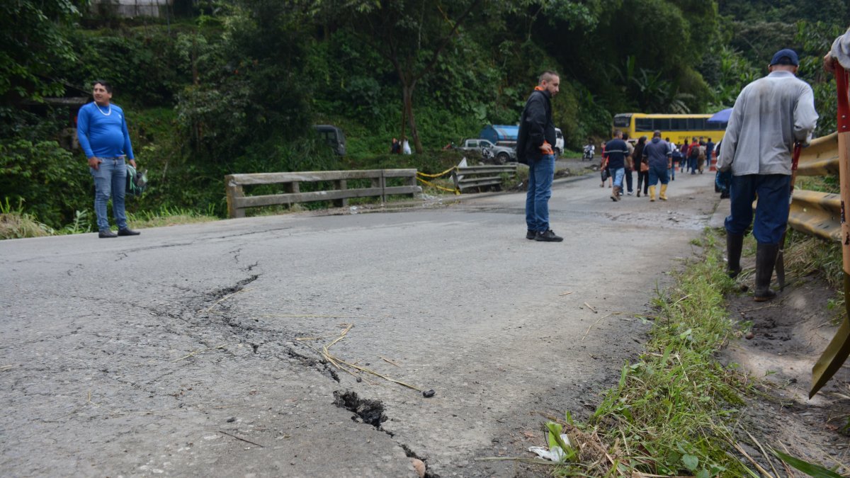 La via Alóag-Santo Domingo sigue cerrada.