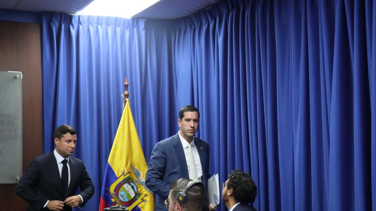 El ministro de Energía (encargado), Roberto Luque, en rueda de prensa este 18 de junio de 2024.
