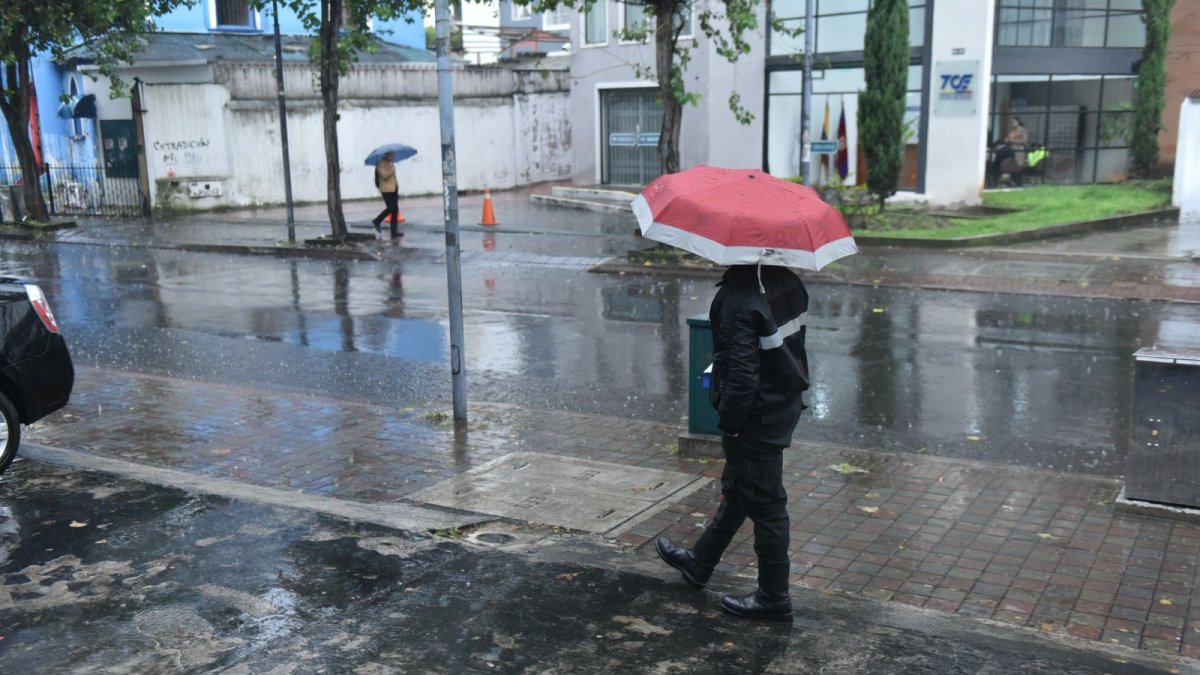 Este martes 18 de junio una fuerte lluvia sorprendió a los capitalinos