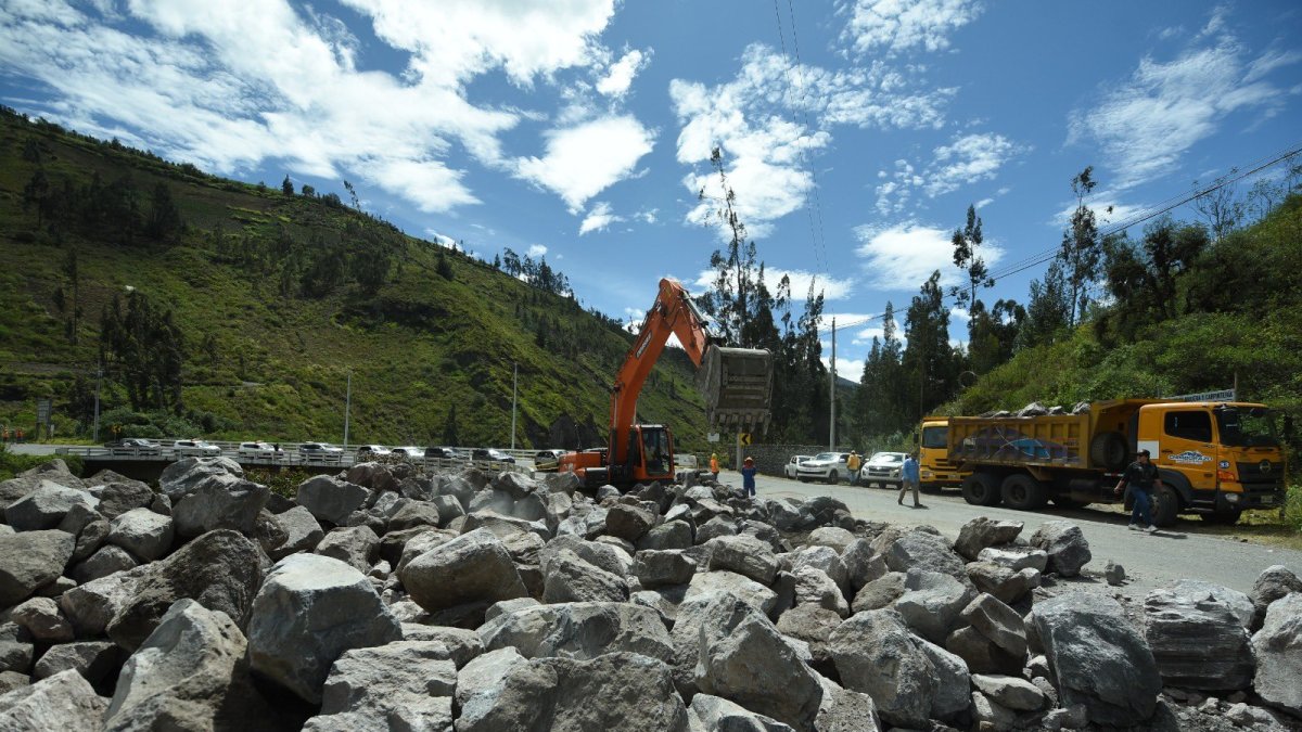 El Ministerio de Obras Públicas actualiza información sobre el cierre de vías en el país.