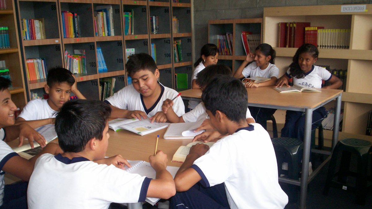 Esta institución beneficia a 480 niños, adolescentes y jóvenes que son parte de la Unidad Educativa ‘Felipe Costa von Buchwald’.