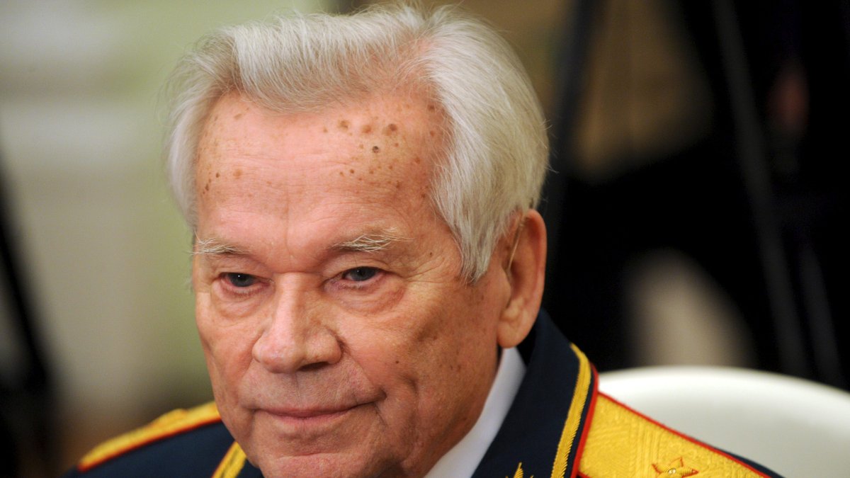 Imagen de archivo de Mijaíl Kaláshnikov, el creador del famoso fusil AK-47