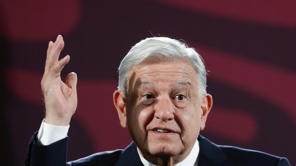El presidente de México Andrés Manuel López Obrador habla en su conferencia de prensa matutino.