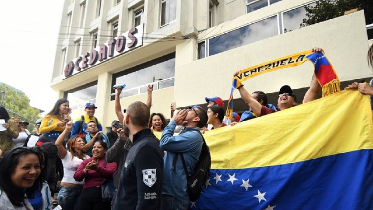 Migrantes.- Un grupo de venezolanos en las calles de Quito- Ecuador.