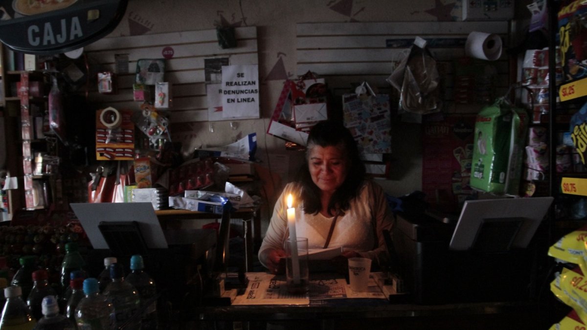 Un corte de luz en casi todo el país sorprendió a todos.