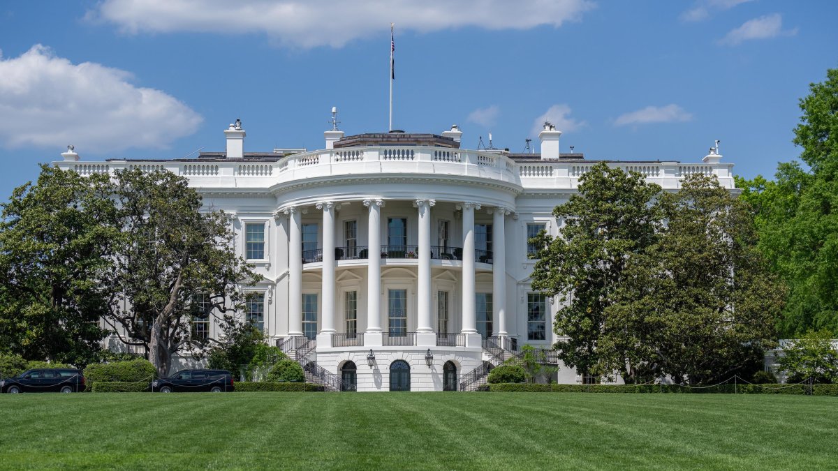 Fachada de la Casa Blanca, símbolo del poder político de los Estados Unidos.
