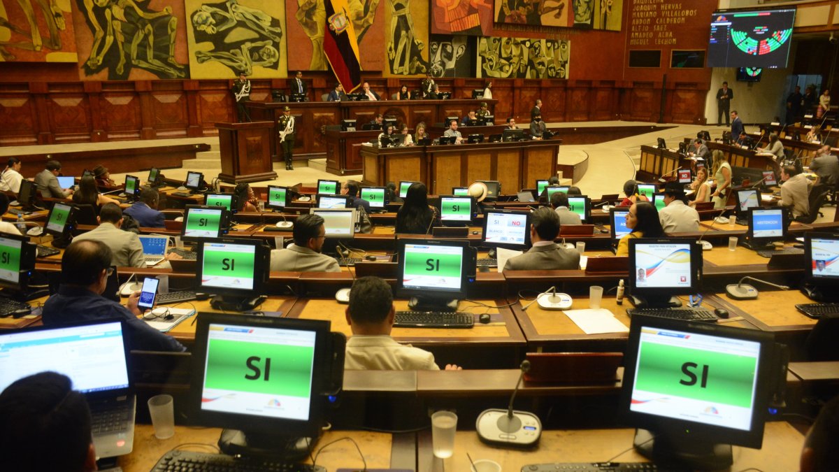El Pleno de la Asamblea Nacional aprobó resolución en rechazo a las declaraciones del presidente Daniel Noboa en The New Yorker.
