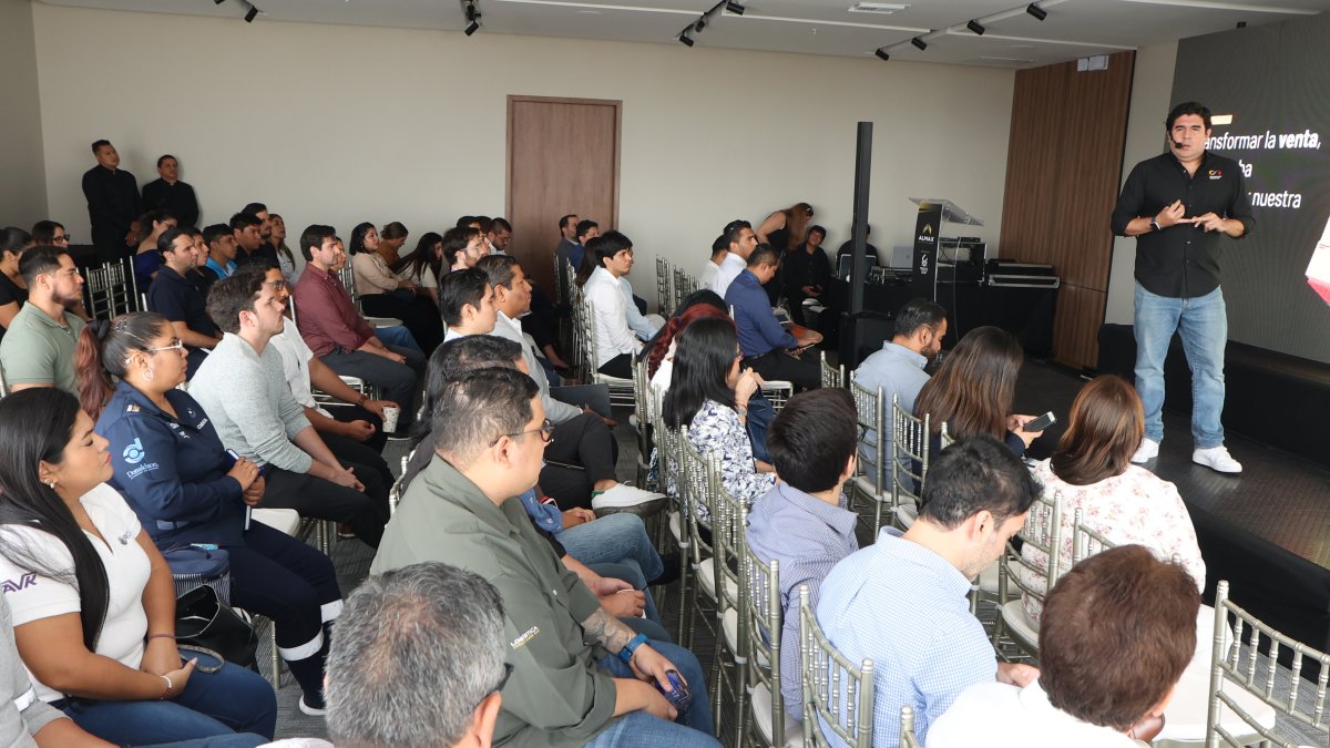Javier Bazurto, director de Logística de Cervecería Nacional AB-InBev Ecuador, durante su intervención.