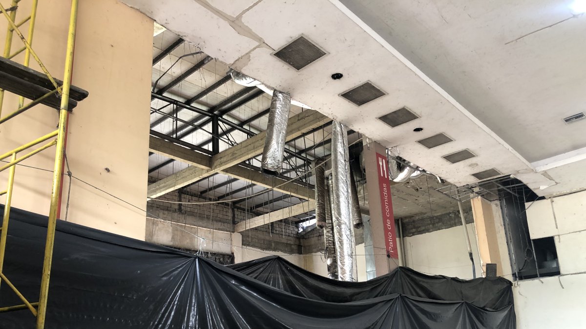 Varias áreas de la terminal terrestre de Babahoyo se encuentran cubiertas por lonas de plástico.