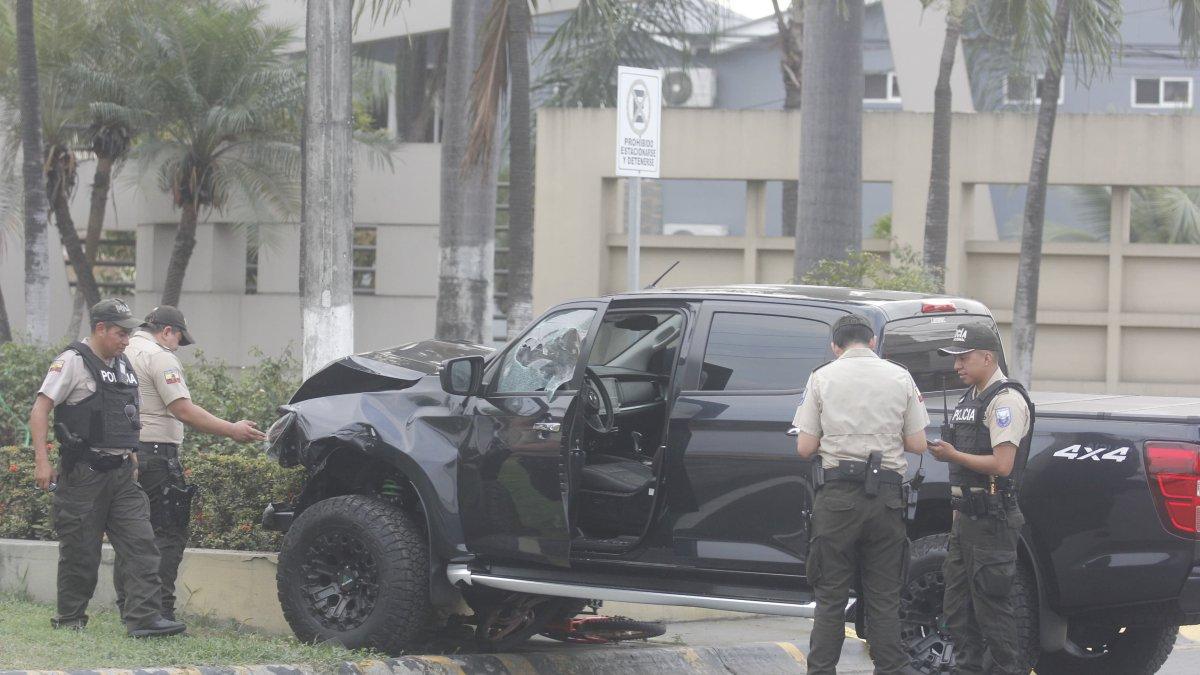 El sujeto fue perseguido por gatilleros en una moto; se estrelló contra un muro.