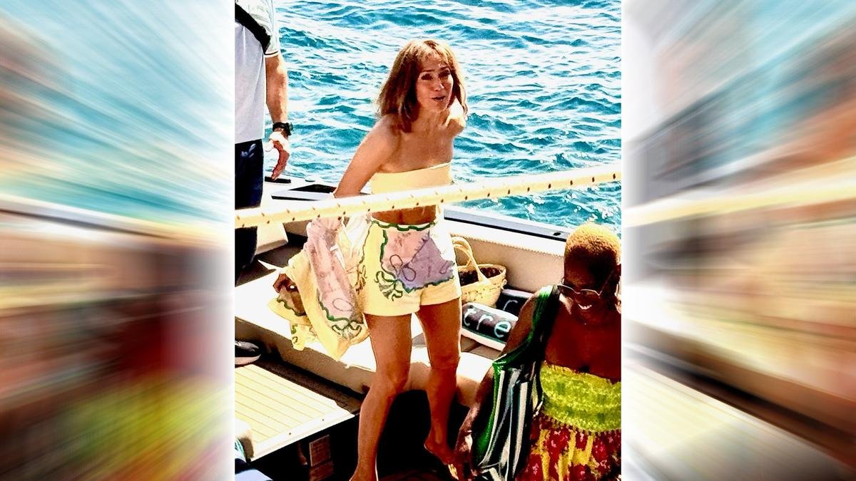 Jennifer Lopez en el yate en Italia