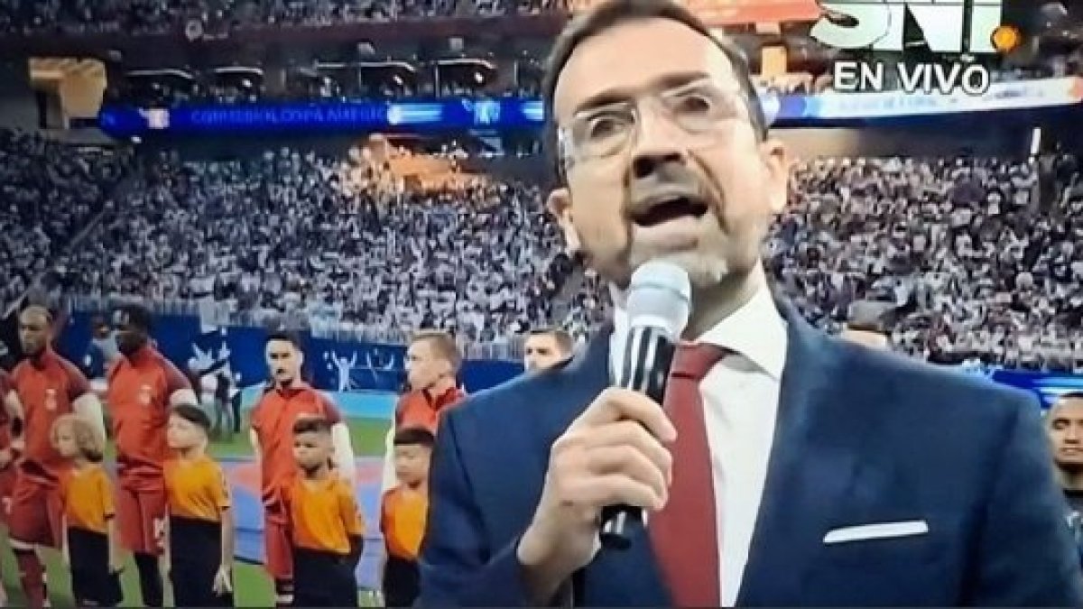 Emilio Agüero Esgaib es paraguayo y cuando dio su mensaje cristiano el mundo explotó.