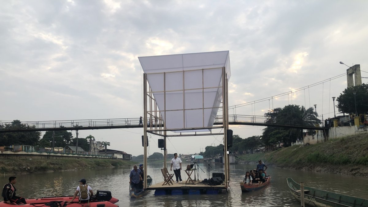 El Candelabro se financió como un proyecto independiente sin buscar el auspicio de ningún gobierno local.