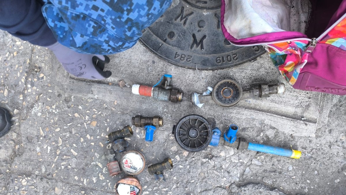 Hecho. Al hombre se le encontraron partes de los aparatos.