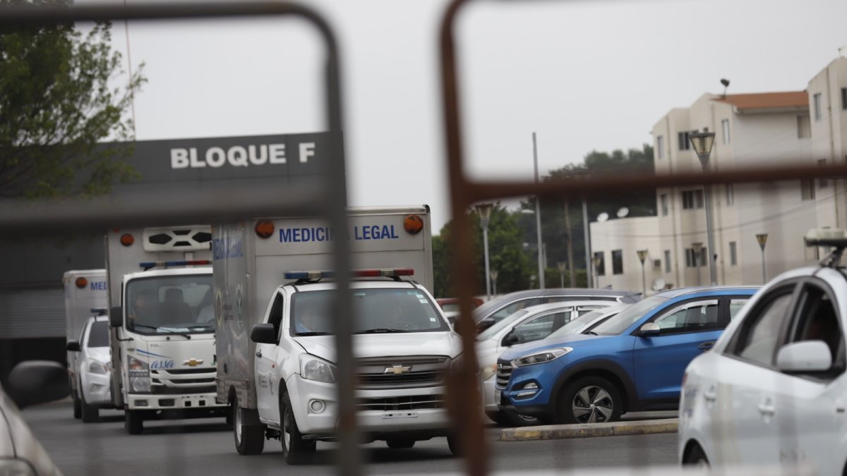Vista de una parte de la fachada de la Morgue en Guayaquil. Lugar donde se hace el reconocimiento de los cuerpos.