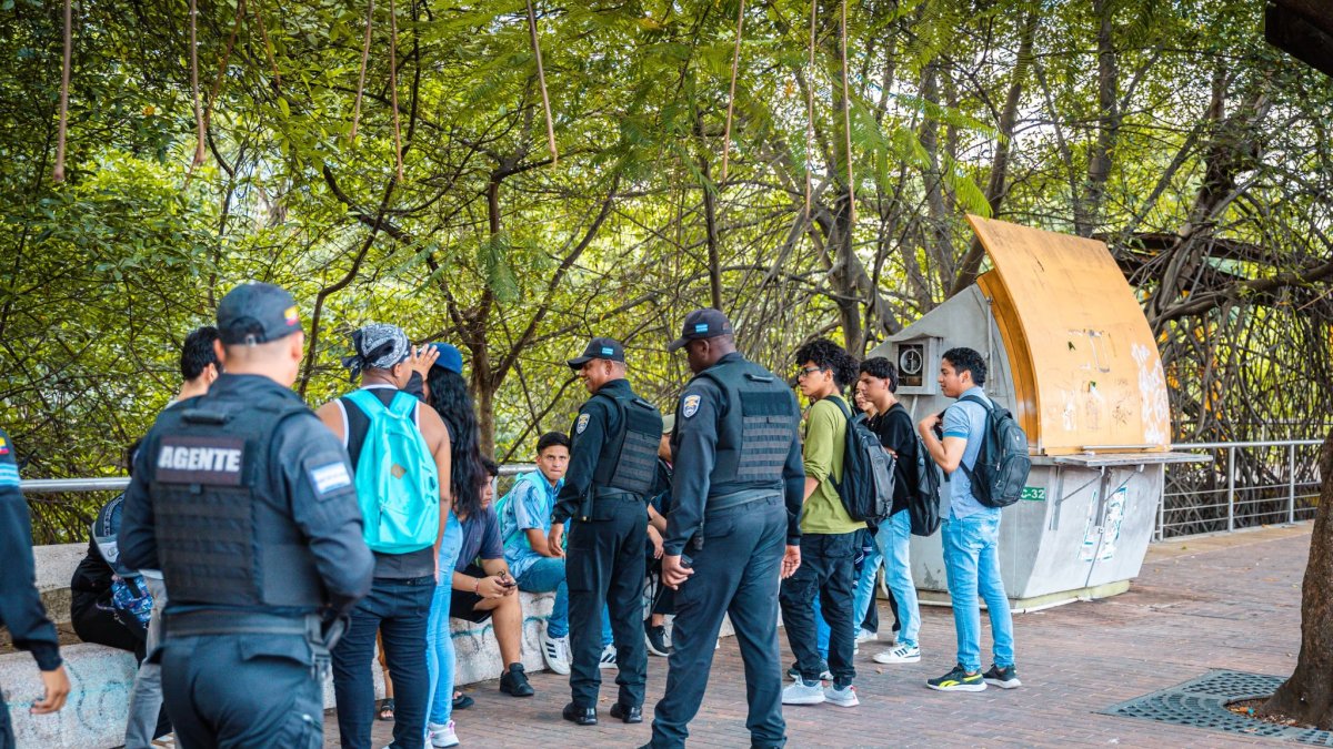 Al lugar acudieron policías metropolitanos.