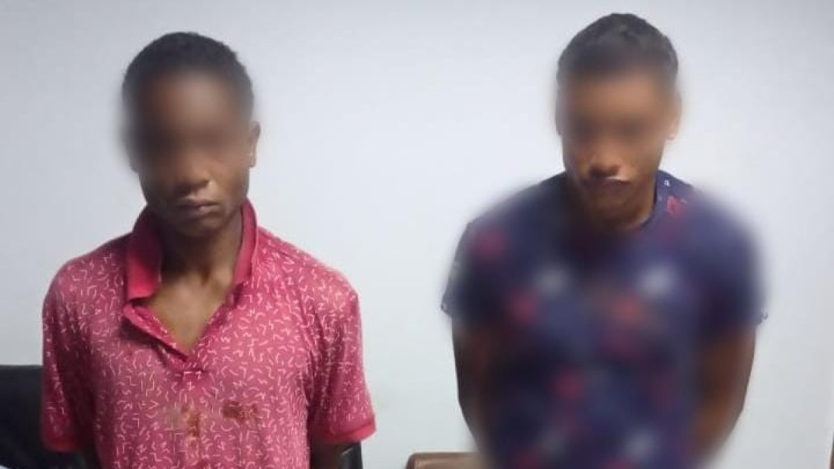 En un inmueble se hallaron prendas de vestir con manchas presumiblemente de  sangre, según la Policía.