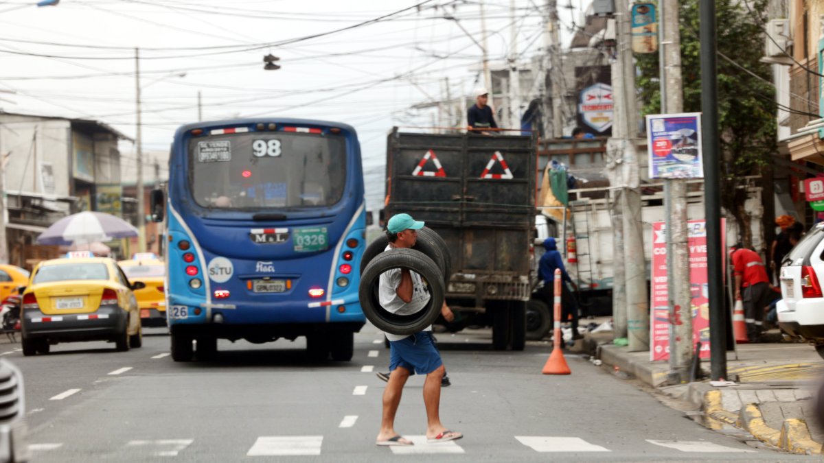 En el país, la mayor parte de las llantas que dejan de usarse se vuelve fuente de contaminación ambiental.