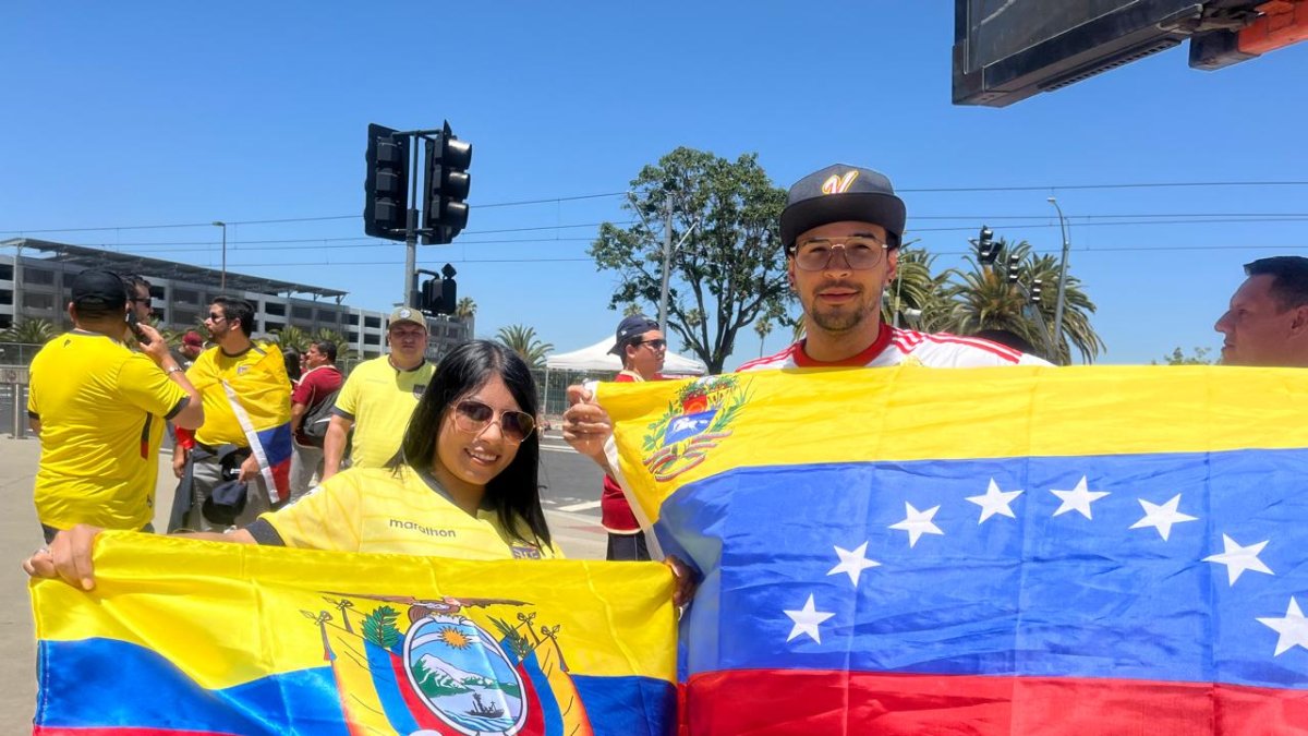 Los hinchas de las dos selecciones han llegado hasta para celebrar la fiesta del fútbol