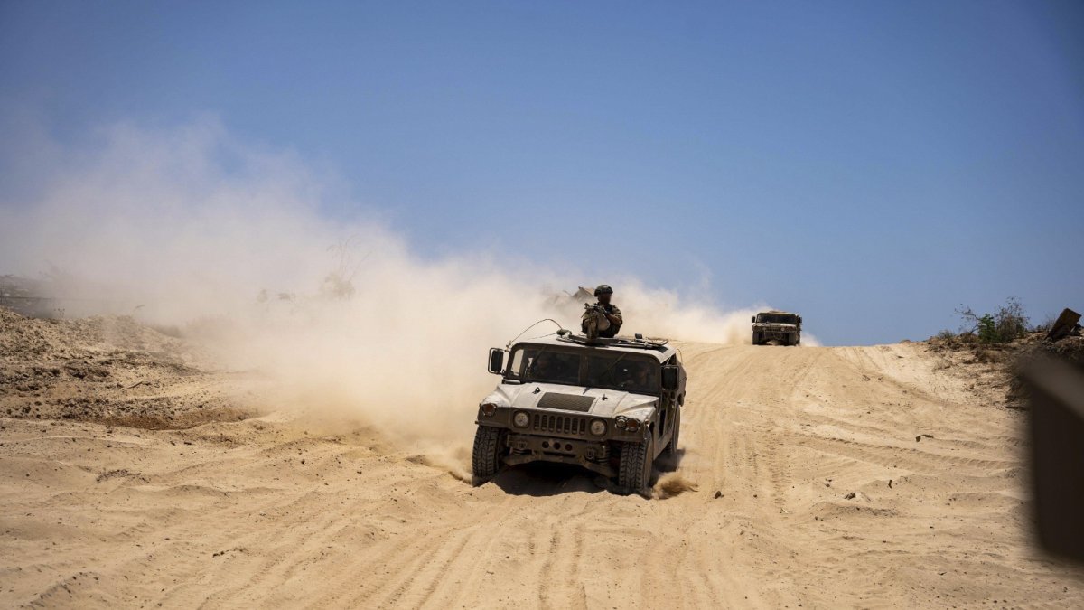 El Ejército de Israel informó este sábado de intensos combates contra milicianos de Hamás en el centro de Gaza y 