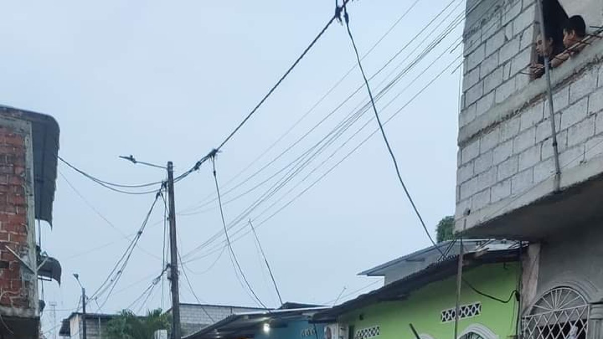 Acto. Los asesinos fueron a la casa haciéndose pasar como agentes.