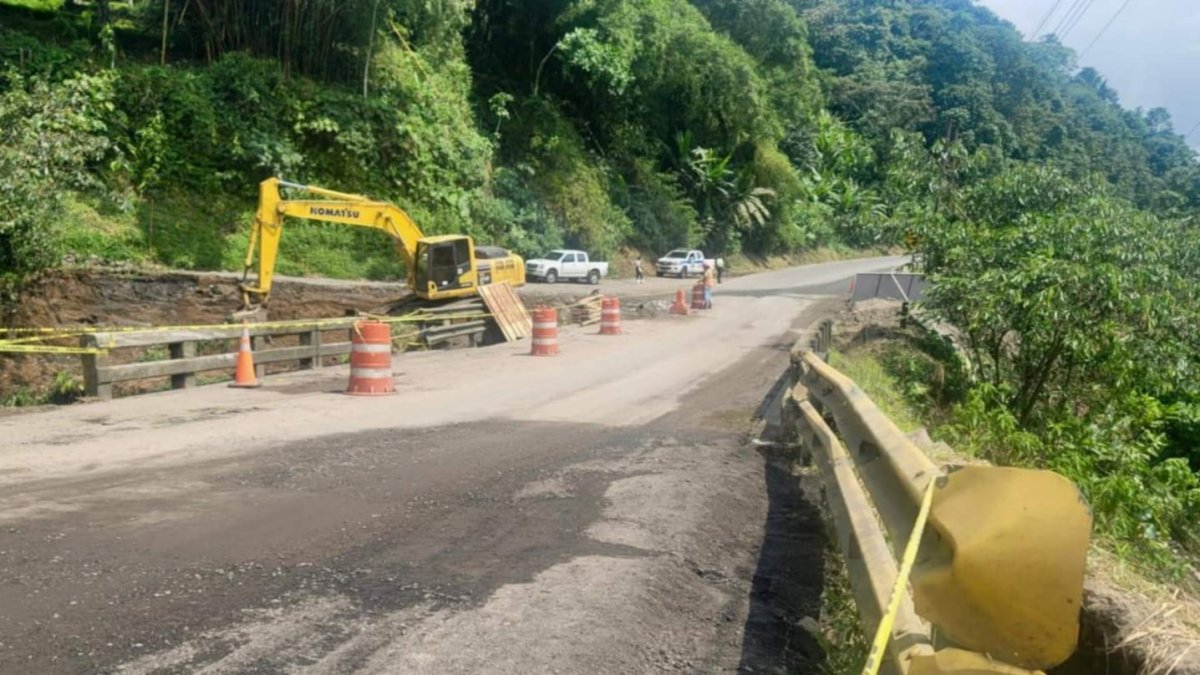 Una alternativa para viajar a la región Costa es usar la vía Mitad del Mundo-Río Blanco.