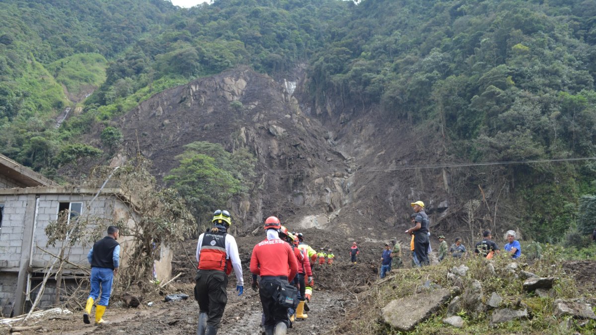 Tareas. Baños de Agua Santa, de la provincia de Tungurahua, es la zona más afectada por las últimas lluvias registradas en la Sierra y la Amazonía.