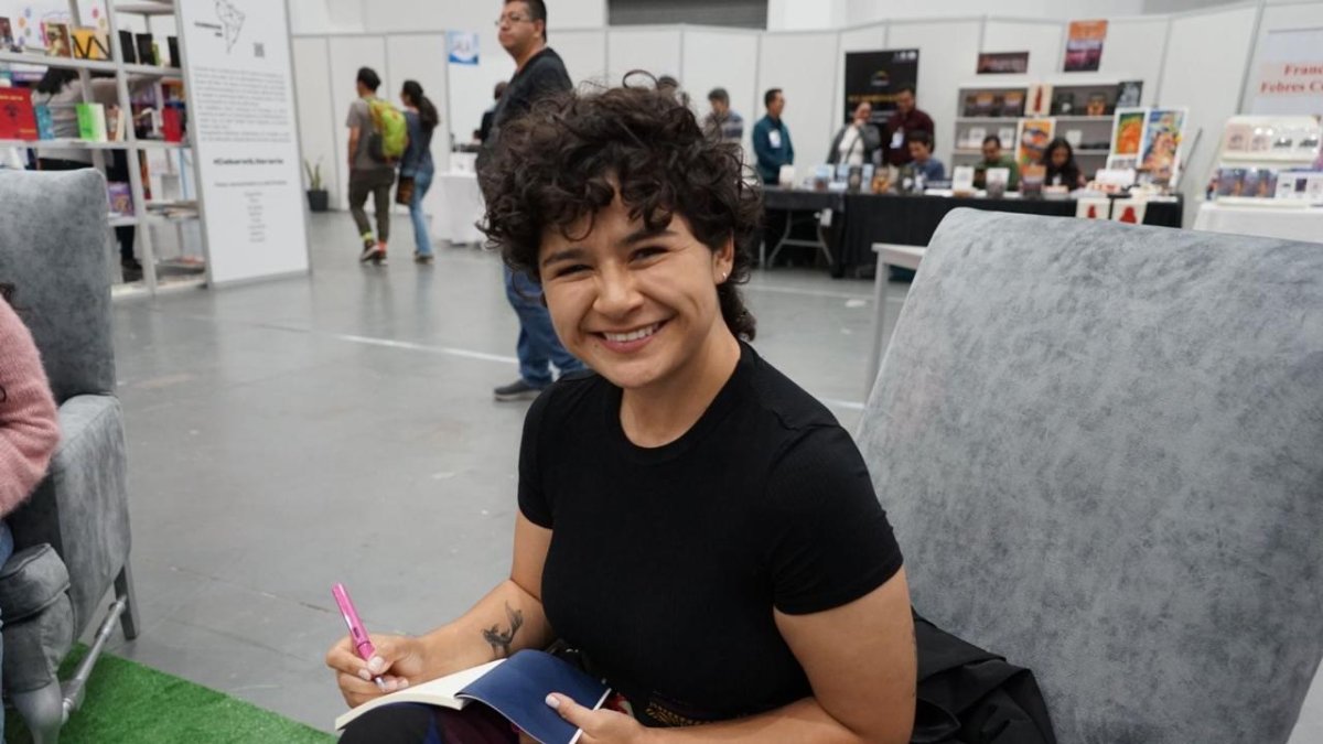La quiteña Abril Altamirano publica su primer libro.
