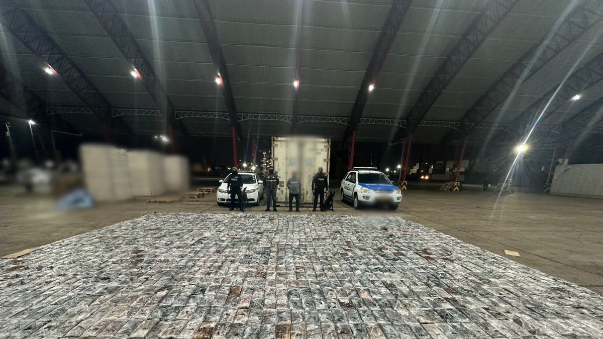 La incautación de paquetes rectangulares en el puerto de El Oro tenía como destino ir a Europa.