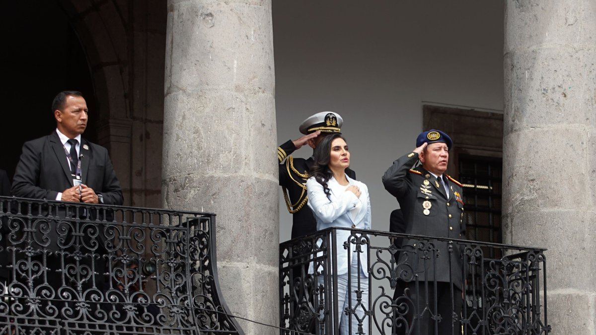 Entre las atribuciones de la dignidad de mandatario o mandataria está nombrar y remover a ministros de Estado.