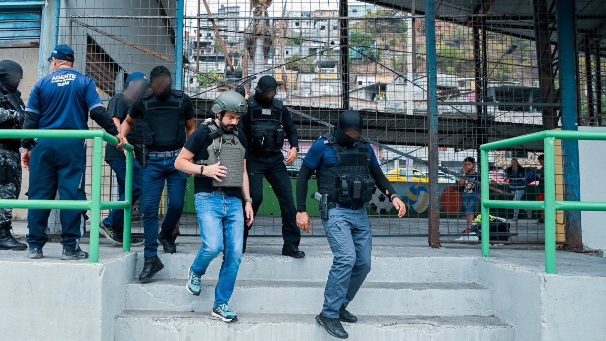 El alcalde de Durán lleva a cabo sus funciones con un circuito importante de seguridad.