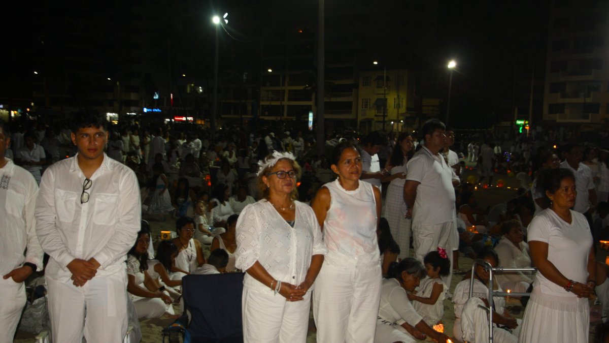 Decenas de feligreses se reunieron en Salinas para participar del Baño de San Juan.