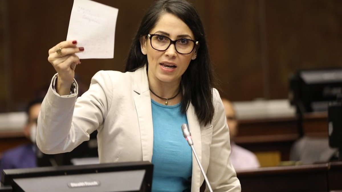 Luisa González cambió de opinión y mencionó que una eventual alianza entre el correísmo con organizaciones de izquierda tiene 