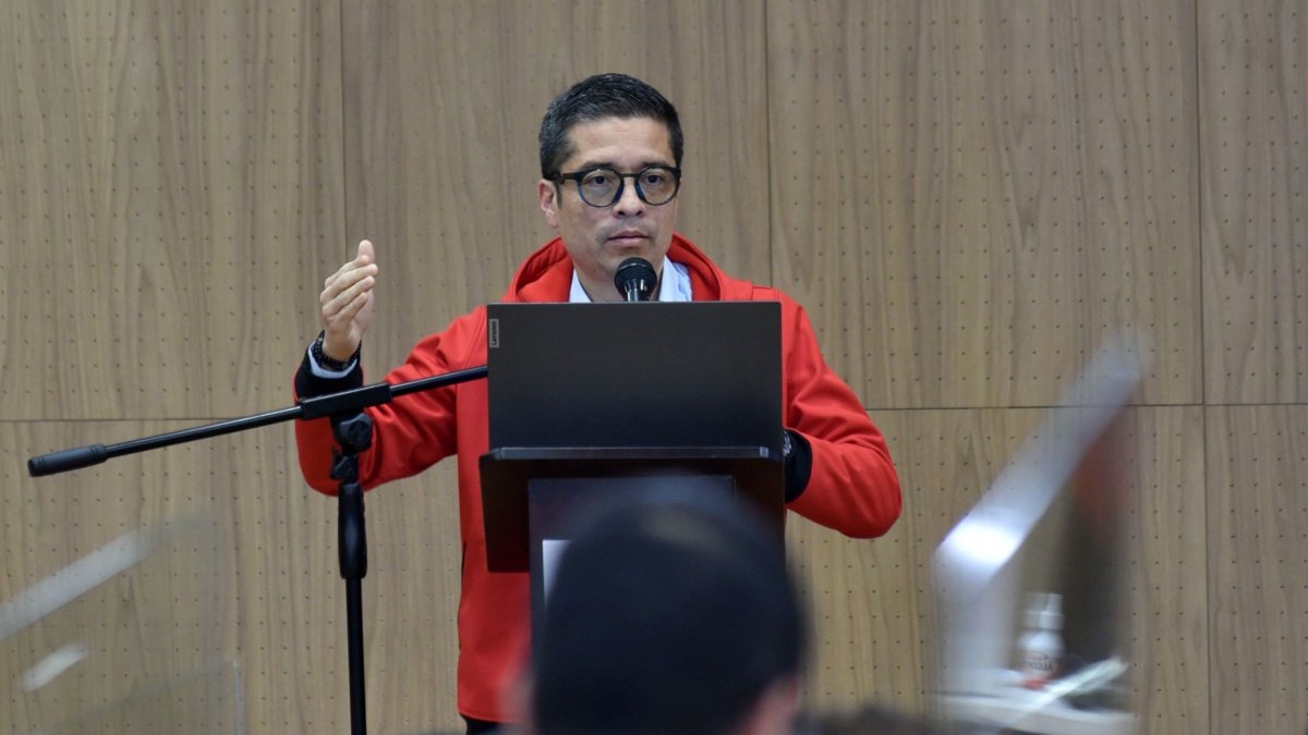 Juan Carlos Parra, gerente del Metro durante su intervención en Concejo Metropolitano