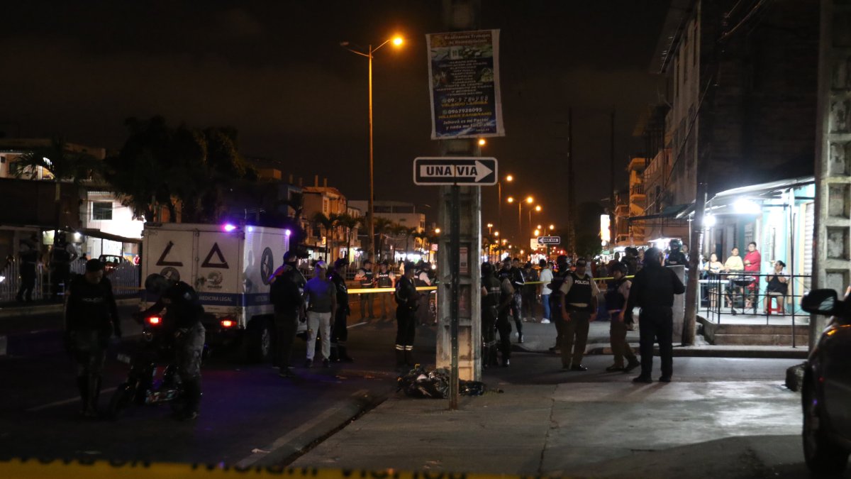 Asesinan a dos hombres que se movilizaban en una moto eléctrica.