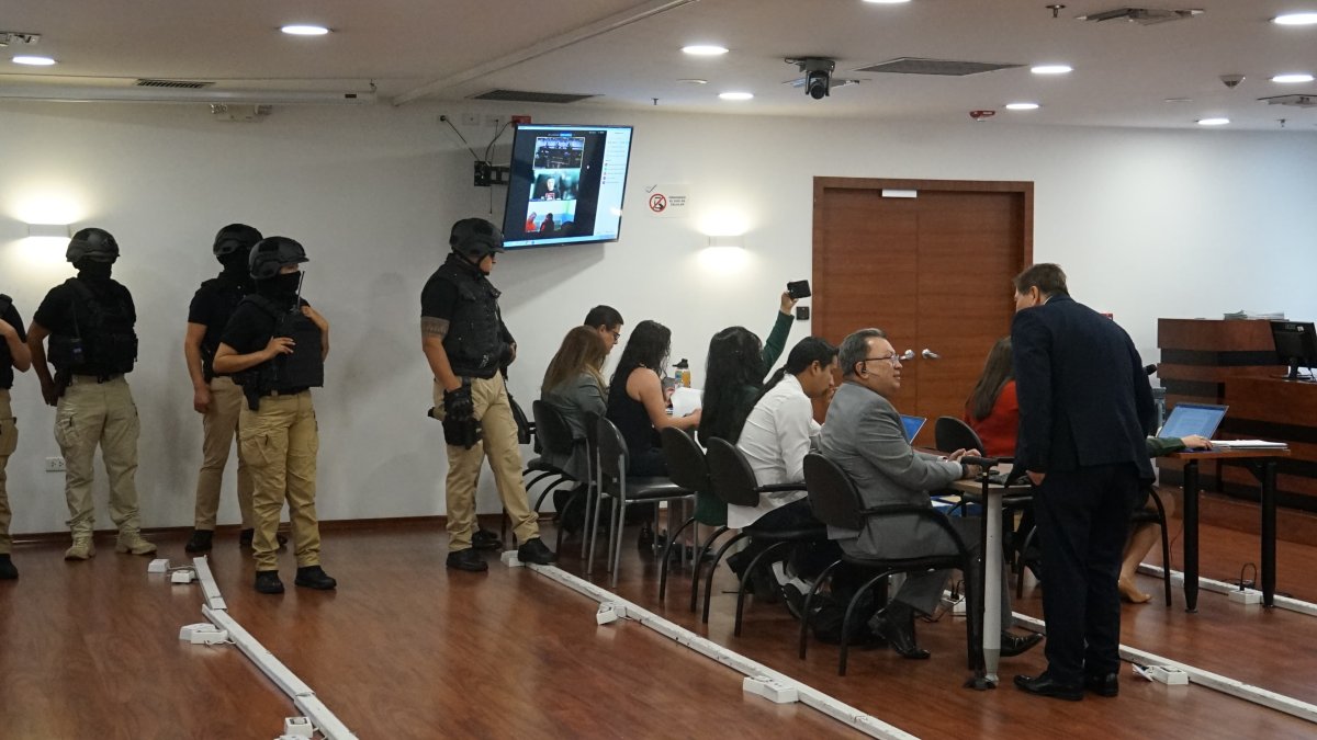 Un fuerte resguardo policial y medidas de seguridad se aplicaron en la audiencia de juicio por el asesinato de Fernando Villavicencio.