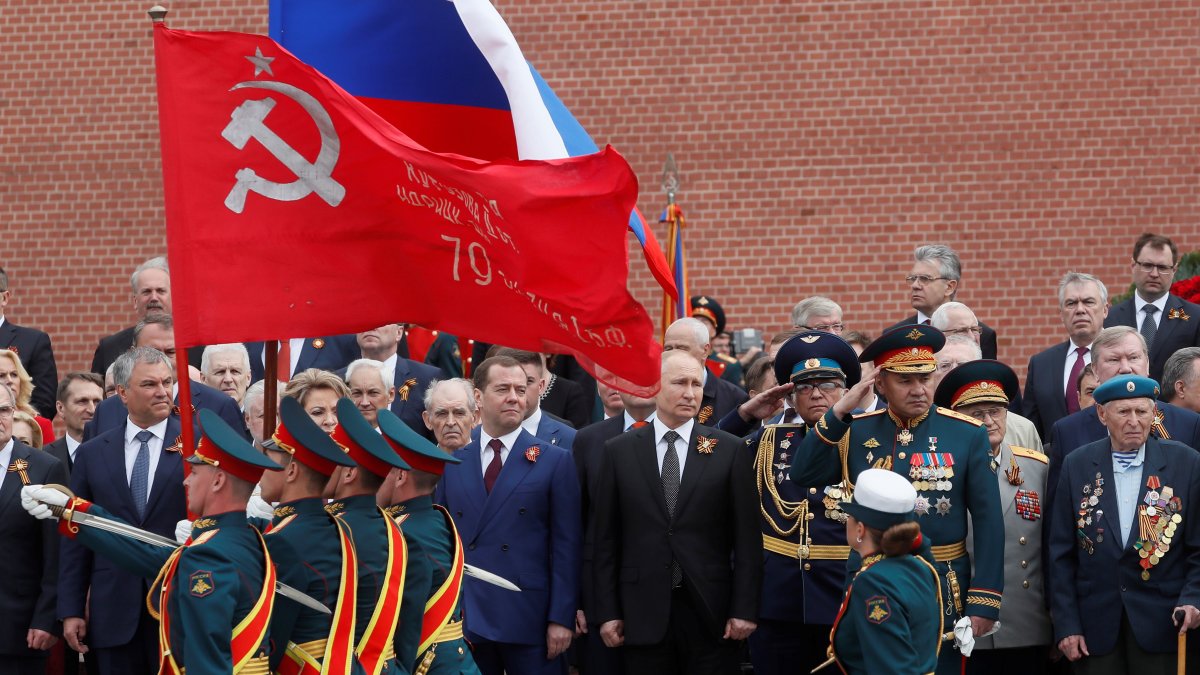 Moscú. El presidente Vladímir Putin, el primer ministro Dmitri Medvédev y el ministro de Defensa, Serguéi Shoigu.