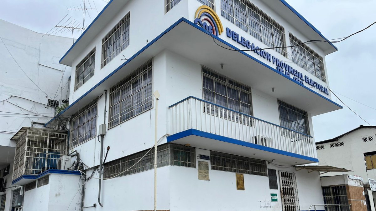 Un taco de dinamita fue colocado en los exteriores del edificio del CNE de El Oro.